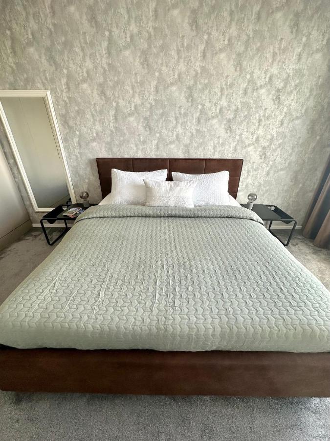 Luxusny Na 21 Poschodi S Parkovanim Zadarmo Ba Apartament Bratysława